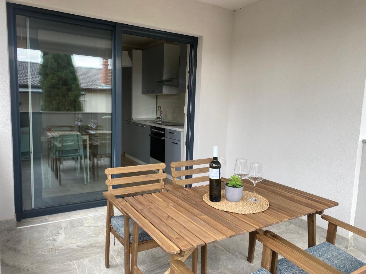 M Plus Residence Pinezići 外观 照片
