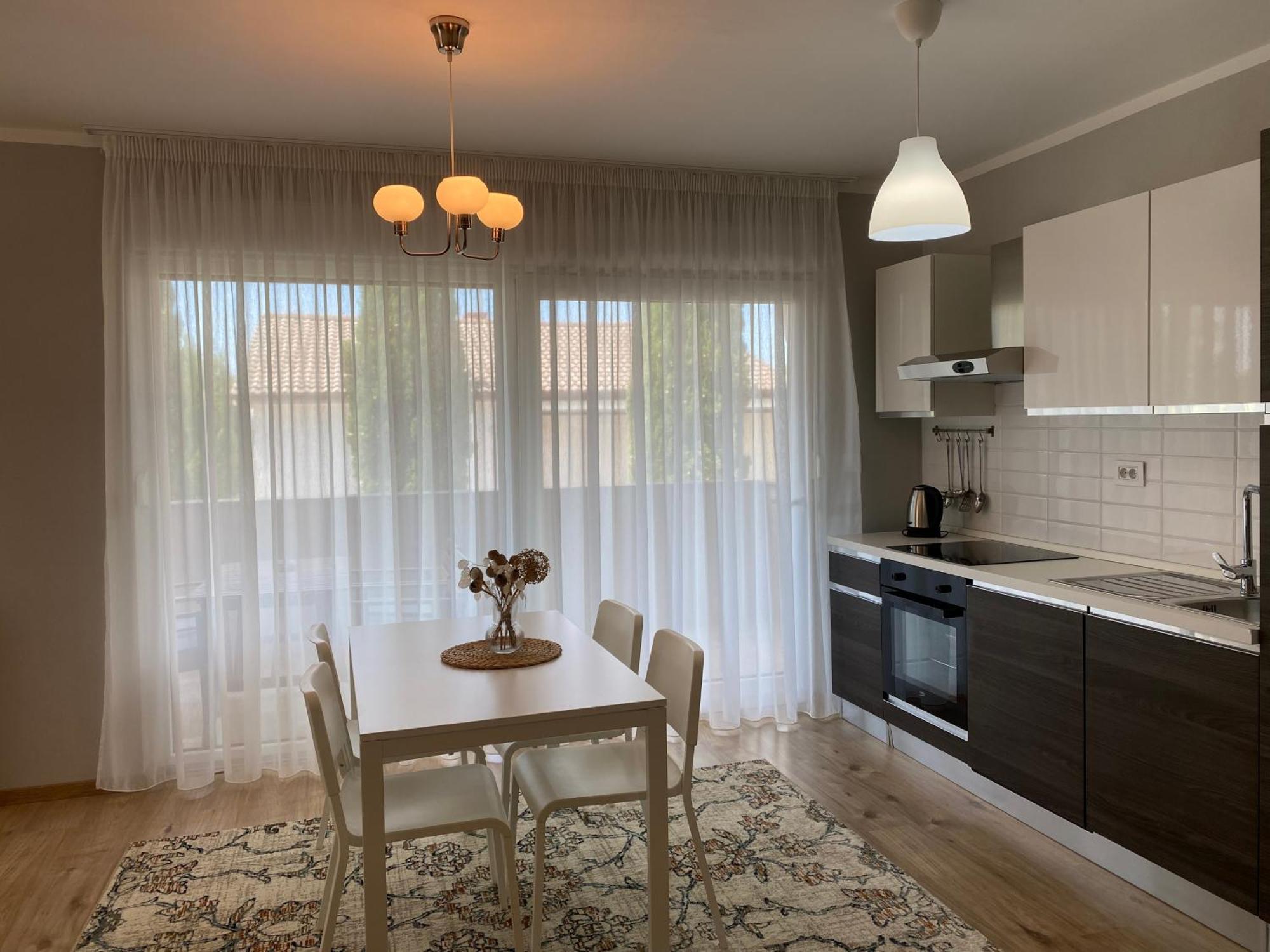 M Plus Residence Pinezići 外观 照片