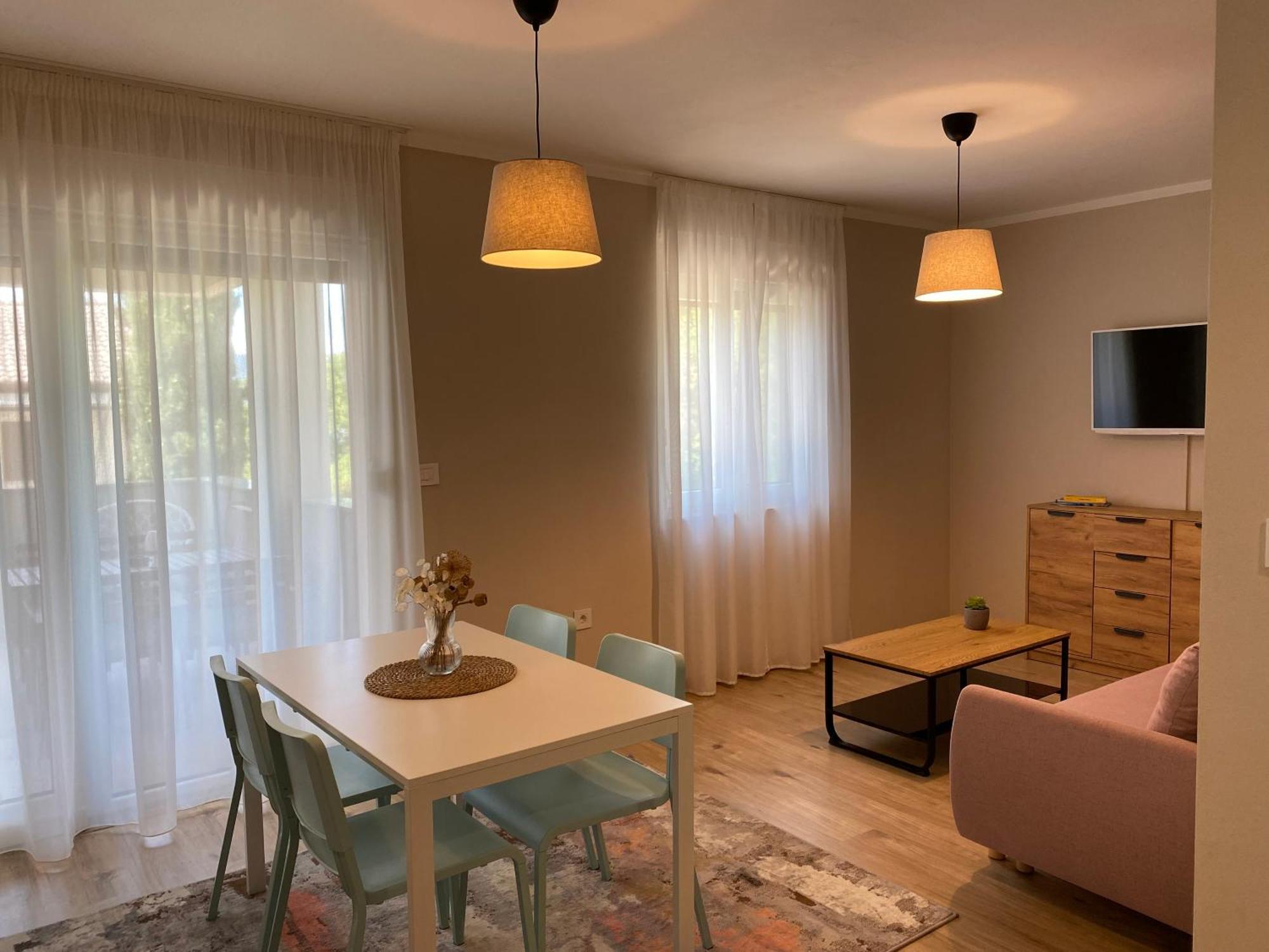 M Plus Residence Pinezići 外观 照片